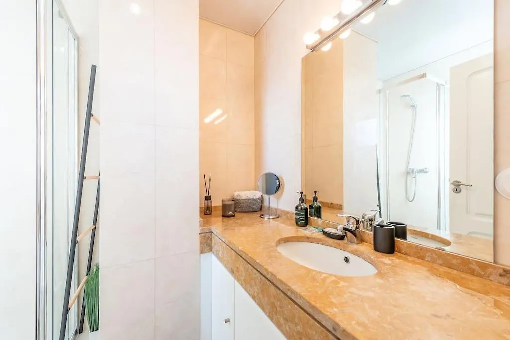 Sunny Private Rooftop Sauna & Hot Tub By Bentobox Apartment Lisbon